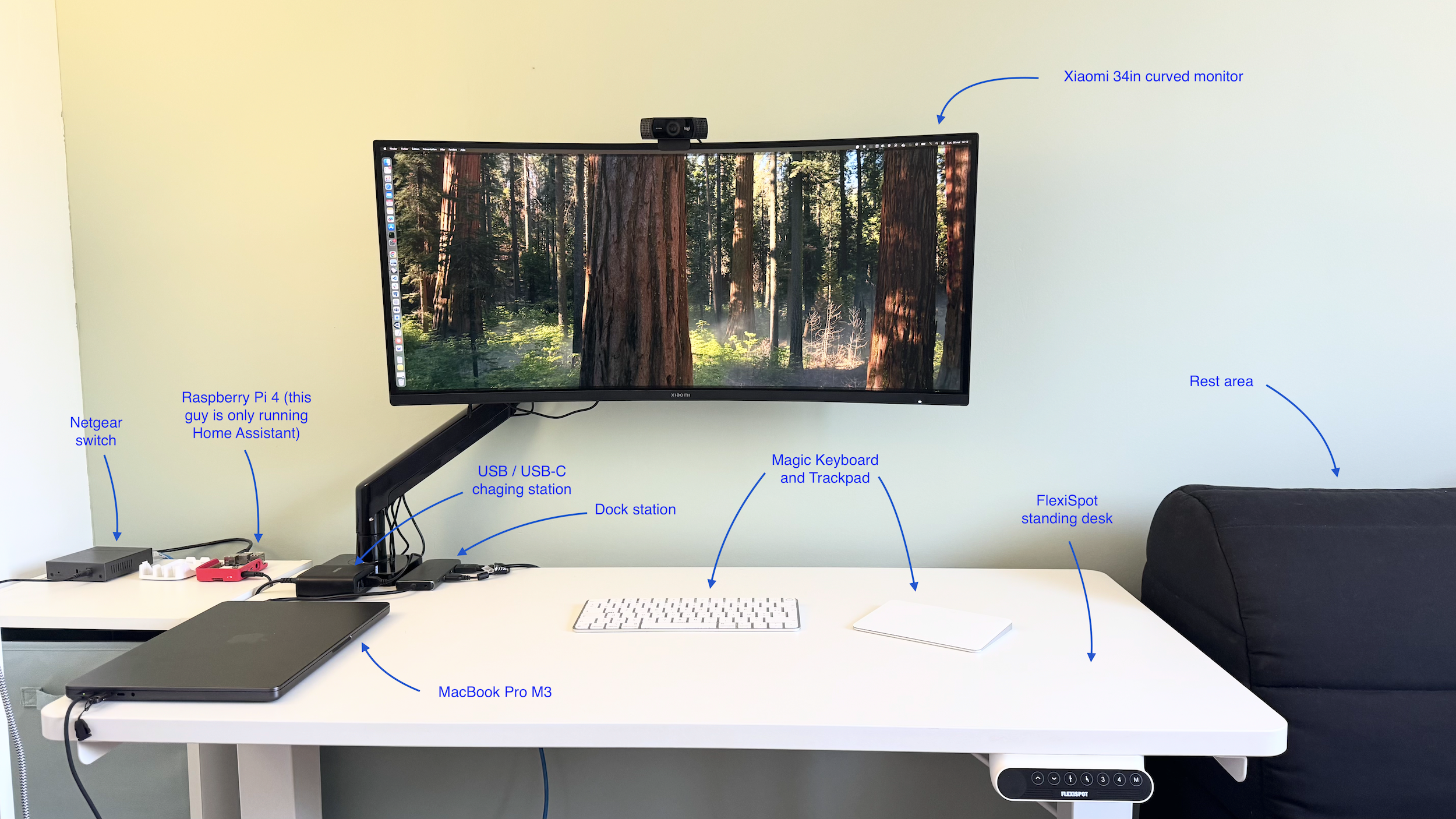 Luc’s home workspace